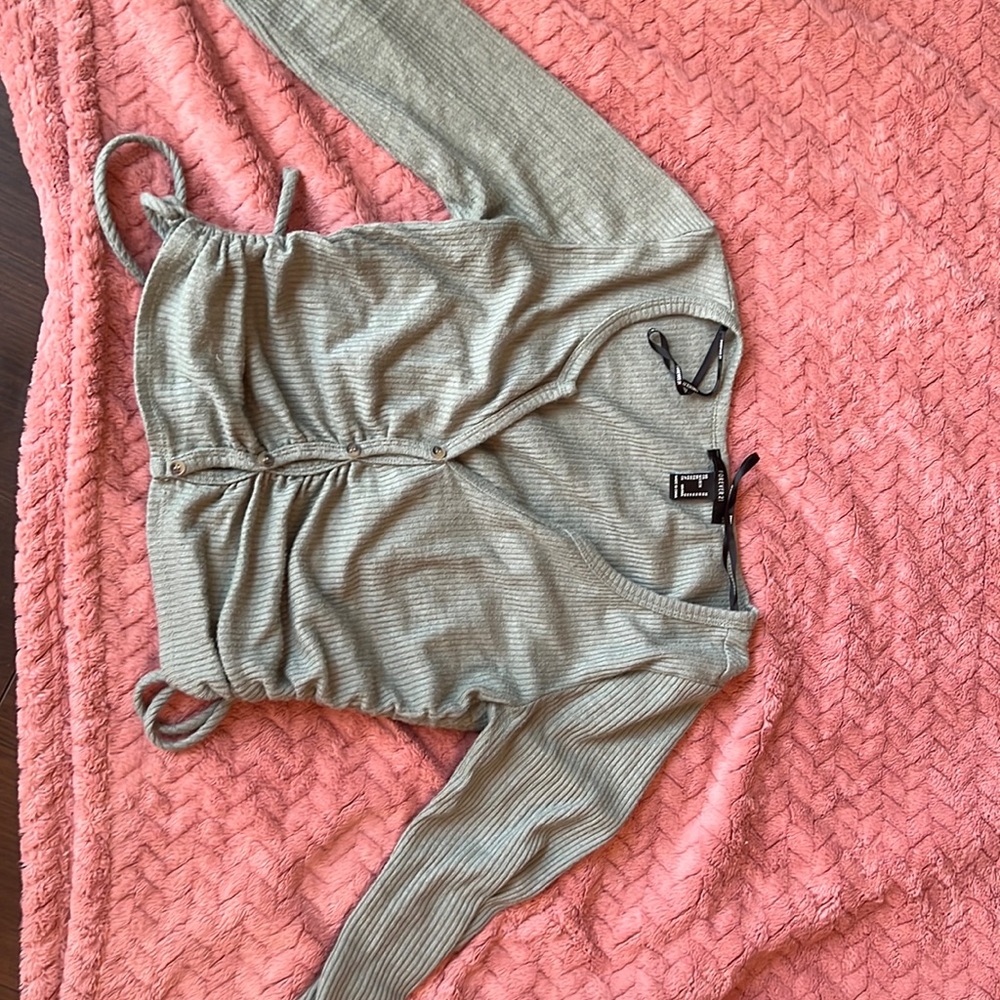 Long sleeve button up green top
